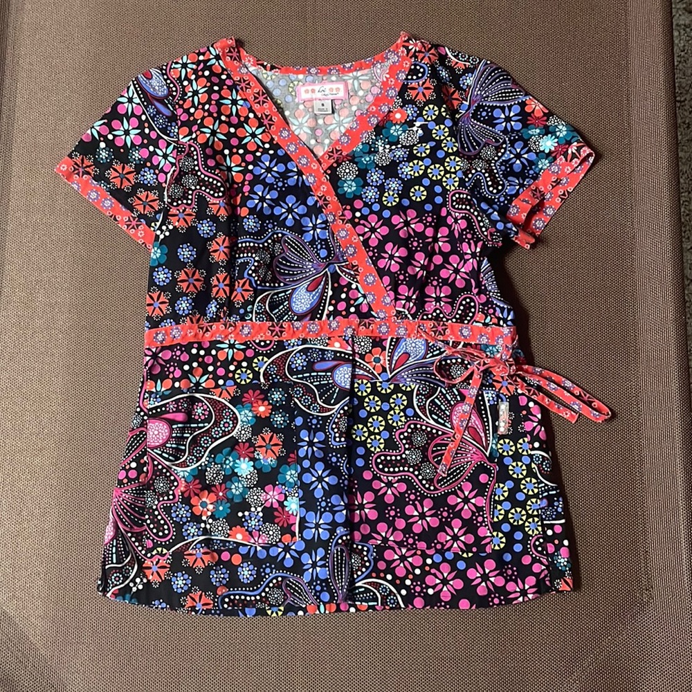 Koi Scrubs - Small Scrub Top - Like new